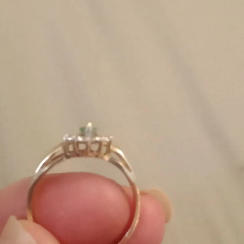 14K Marquise cut Emerald and diamond ring. Size 8 - Picture 4 of 13